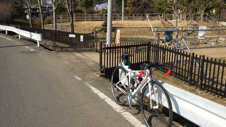鶴見川源流の泉 そば
