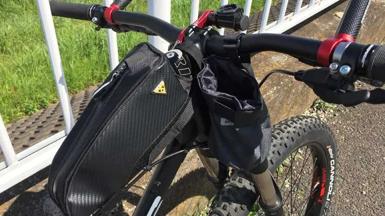 フレーム上のバッグ