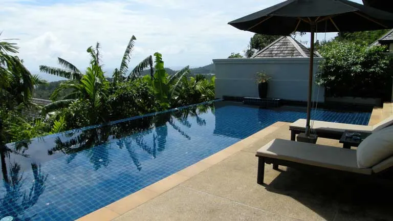 ヴィラのプール